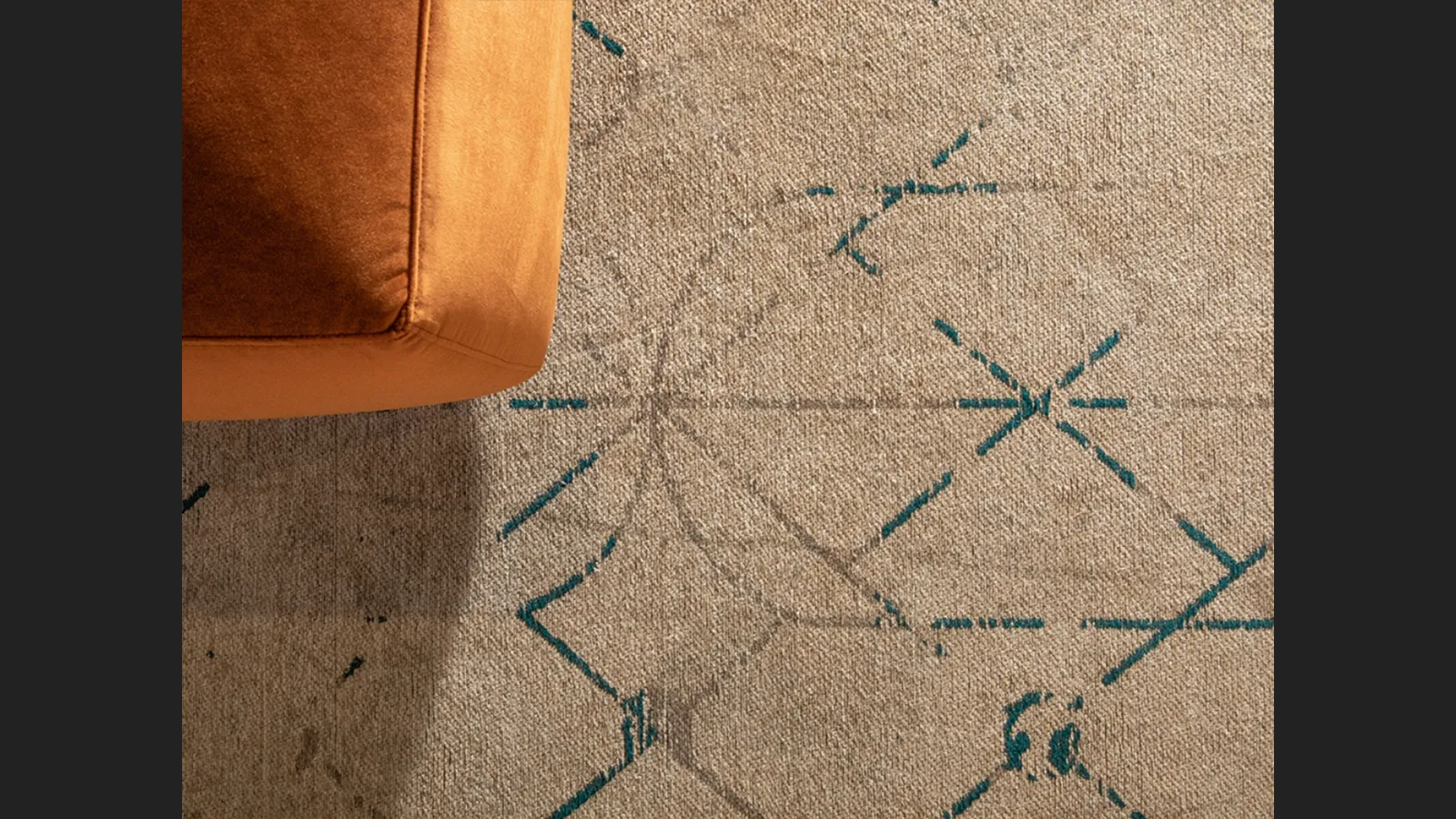 Tappeto Geometric con linee sottili che si intersecano tra di loro di Tonin Casa