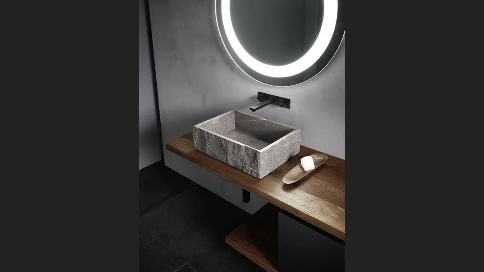 Mobile da Bagno sospeso in rovere e laccato opaco con lavabo in pietra Piasentina INK NK16 di Compab