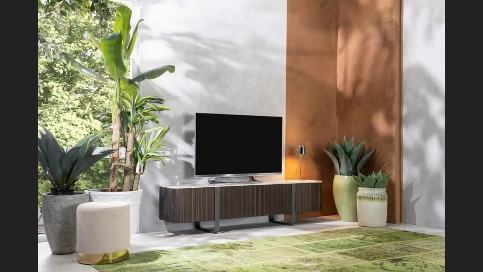 Mobile Porta Tv Andromeda in MDF impiallacciato finitura ebano con top in ceramica marmo calacatta oro di Stones