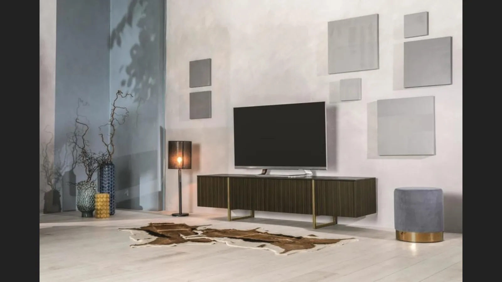 Mobile Porta Tv Omega in MDF impiallacciato con finitura ebano e top in ceramica marmo nero di Stones