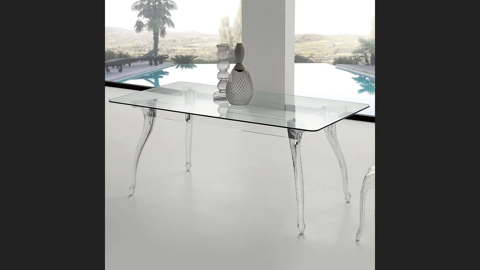 Tavolo di design Regina Table in vetro temperato trasparente con struttura in acrilico trasparente e gambe in policarbonato di La Seggiola