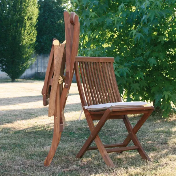 Sedia pieghevole in legno massello di teak indonesiano con finitura olio naturale Folding Chair di La Seggiola